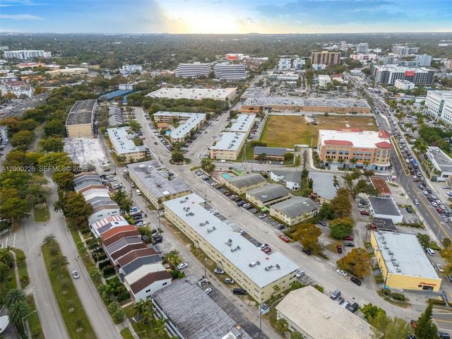 11960 NE 19th Dr 15, North Miami, FL 33181