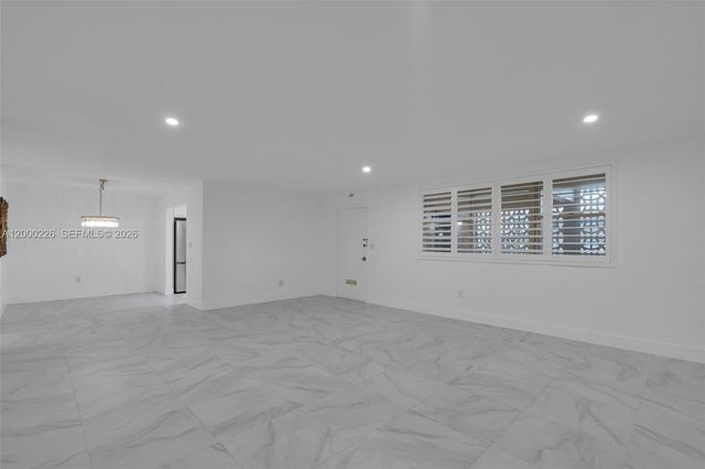 11960 NE 19th Dr 15, North Miami, FL 33181