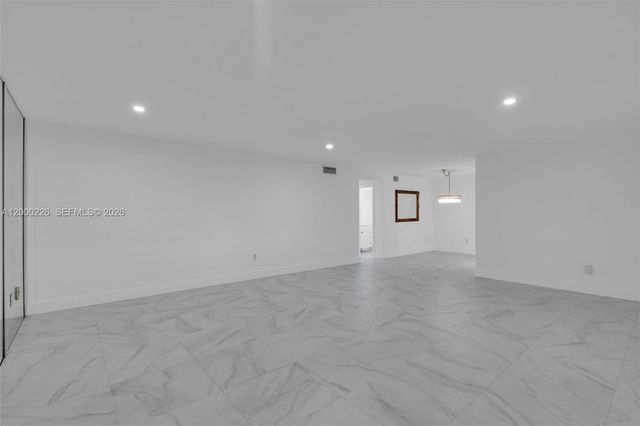 11960 NE 19th Dr 15, North Miami, FL 33181