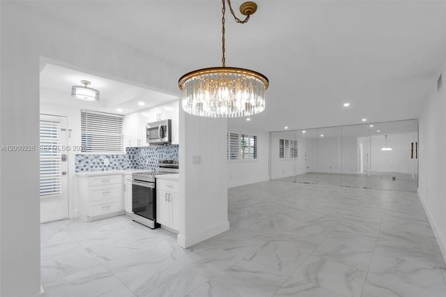 11960 NE 19th Dr 15, North Miami, FL 33181