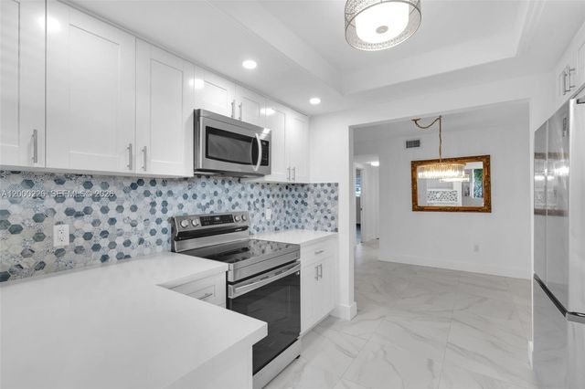 11960 NE 19th Dr 15, North Miami, FL 33181