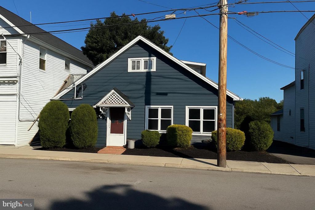 735 MAIN ST, Delta, PA 17314