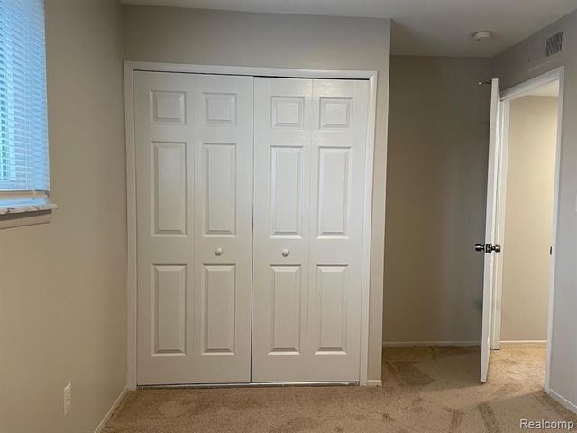 865 E Summit Street 23, Milford, MI 48381