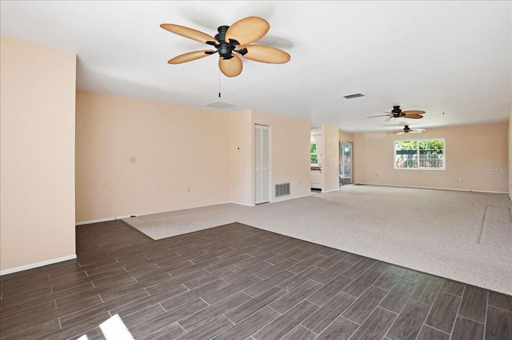 Image 12 of property listing at 3759 COLLINS STREET 711, Sarasota, FL 34232