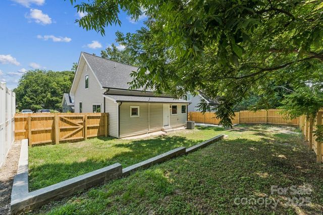 105 S Ransom Street, Gastonia, NC 28052