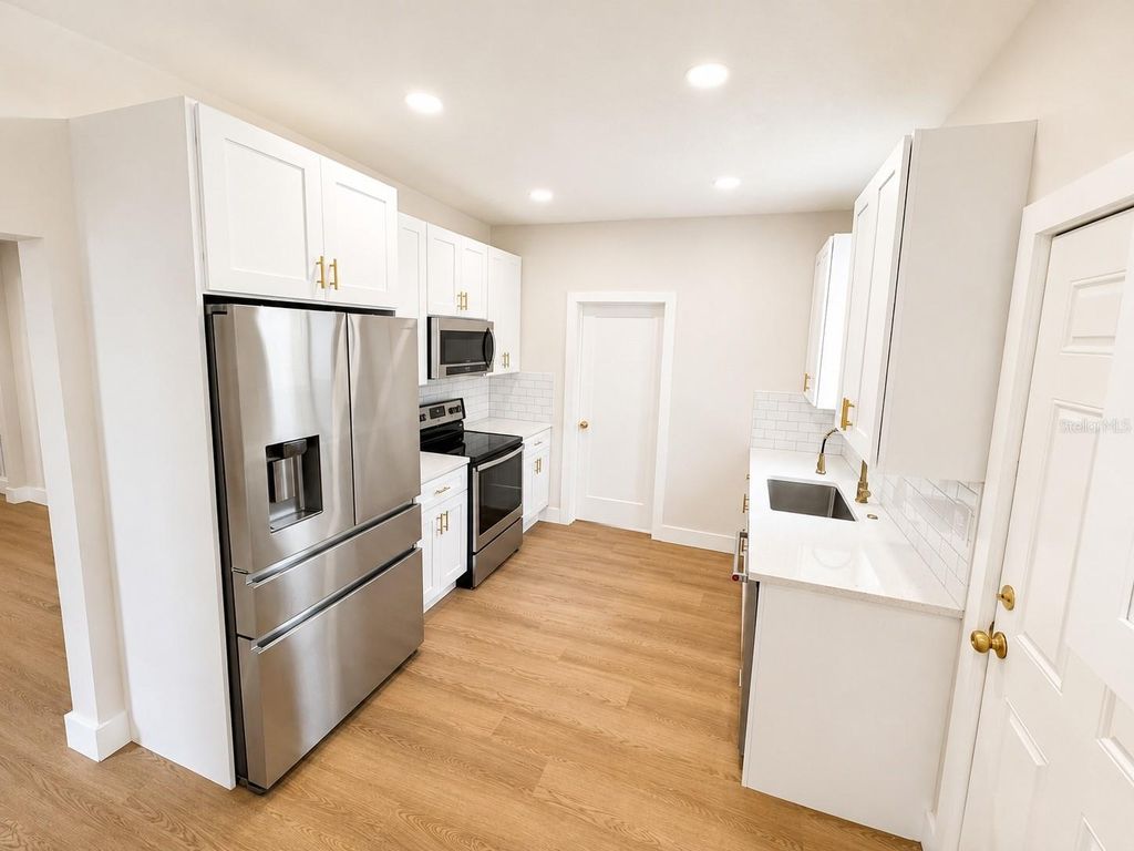Image 11 of property listing at 2908 BANZA STREET, Tampa, FL 33605