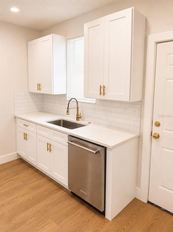 Image 12 of property listing at 2908 BANZA STREET, Tampa, FL 33605