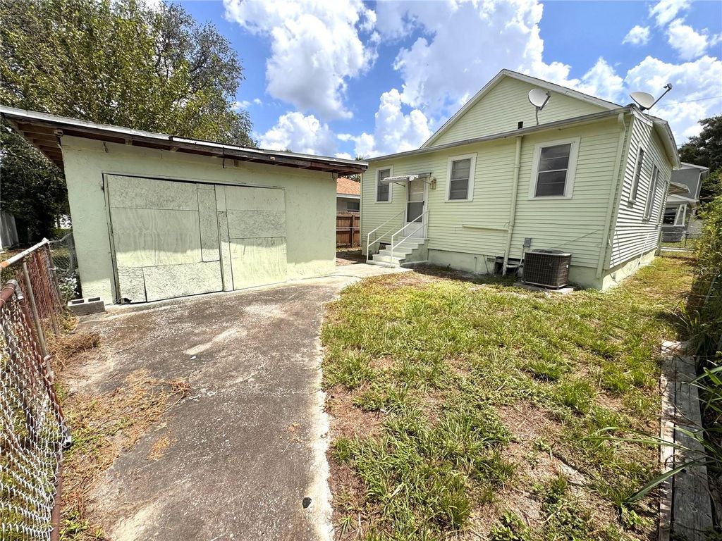Image 26 of property listing at 2908 BANZA STREET, Tampa, FL 33605