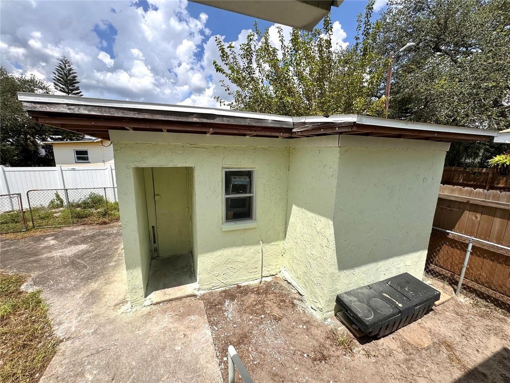 Image 29 of property listing at 2908 BANZA STREET, Tampa, FL 33605