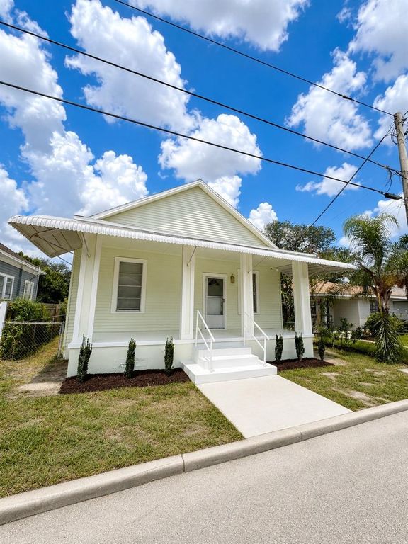 Image 4 of property listing at 2908 BANZA STREET, Tampa, FL 33605
