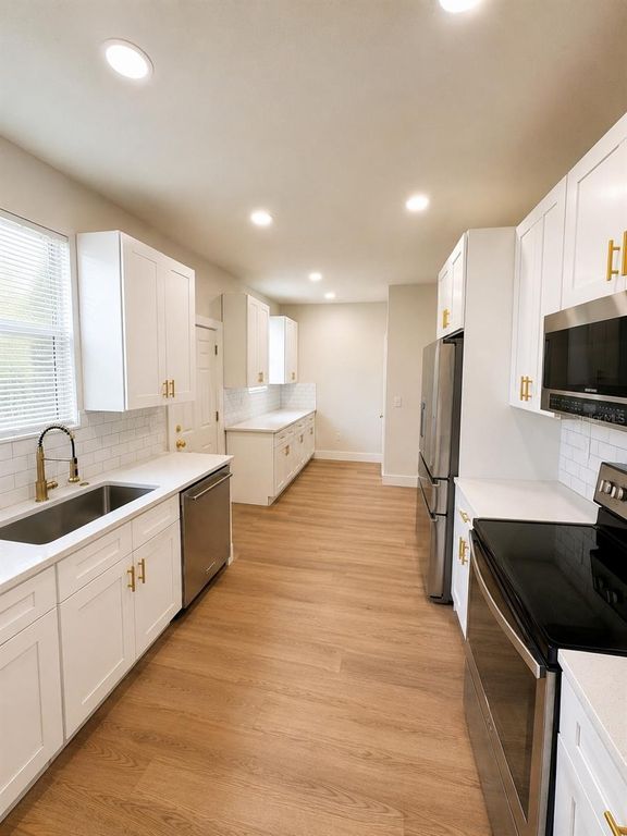 Image 7 of property listing at 2908 BANZA STREET, Tampa, FL 33605
