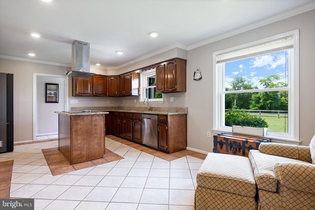 3698 W WATERSVILLE RD, Mount Airy, MD 21771