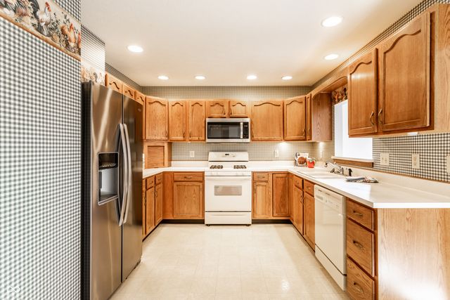 639 Brook Drive, Greenwood, IN 46143