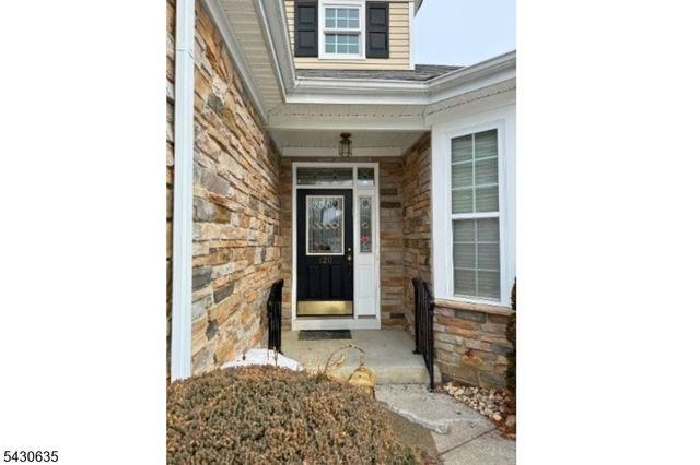 120 Crescent Way, Monroe Twp., NJ 08831