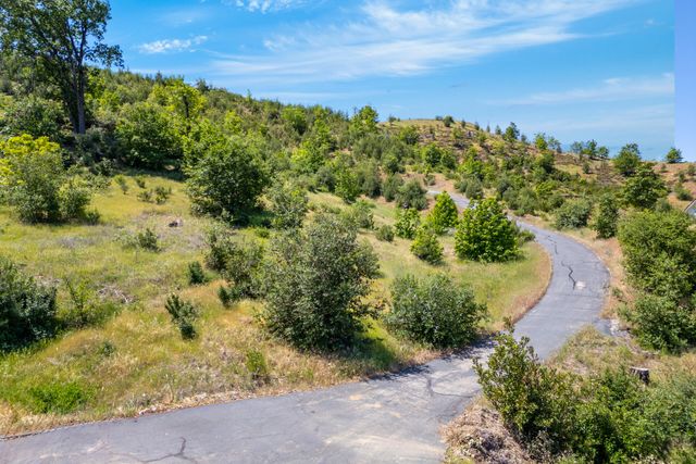 15691 Old Stage Coach Road, Redding, CA 96001