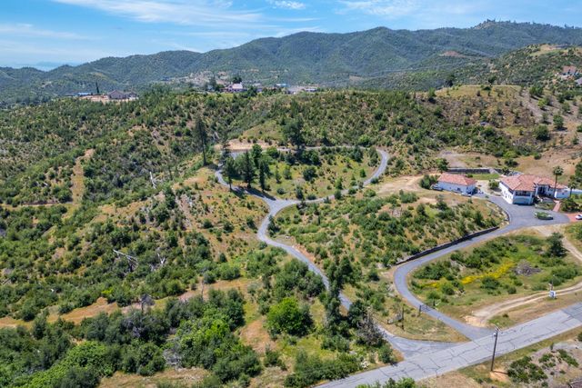15691 Old Stage Coach Road, Redding, CA 96001