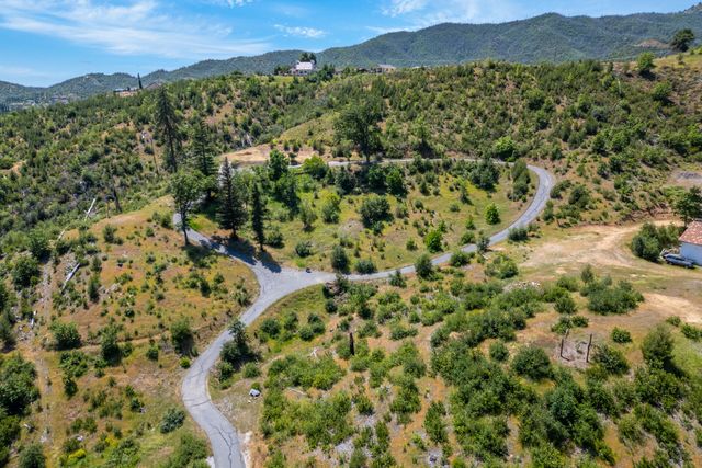 15691 Old Stage Coach Road, Redding, CA 96001