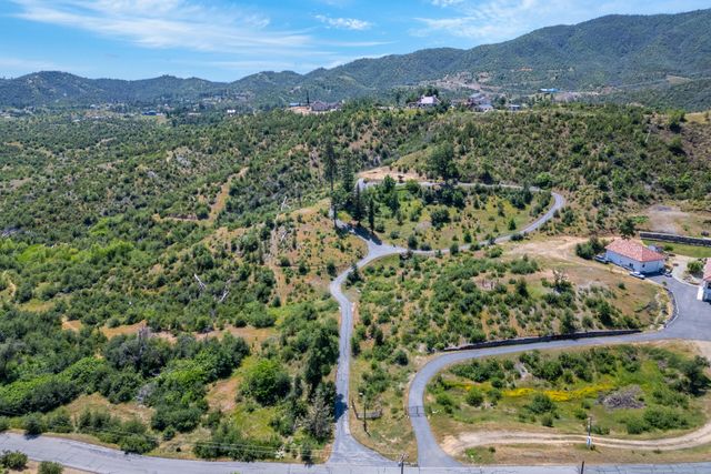 15691 Old Stage Coach Road, Redding, CA 96001