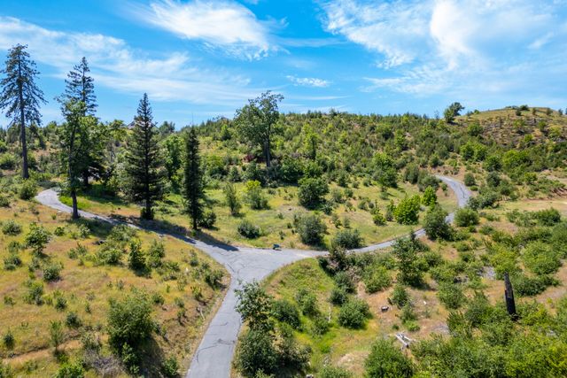 15691 Old Stage Coach Road, Redding, CA 96001