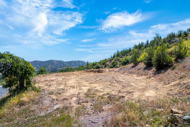 15691 Old Stage Coach Road, Redding, CA 96001