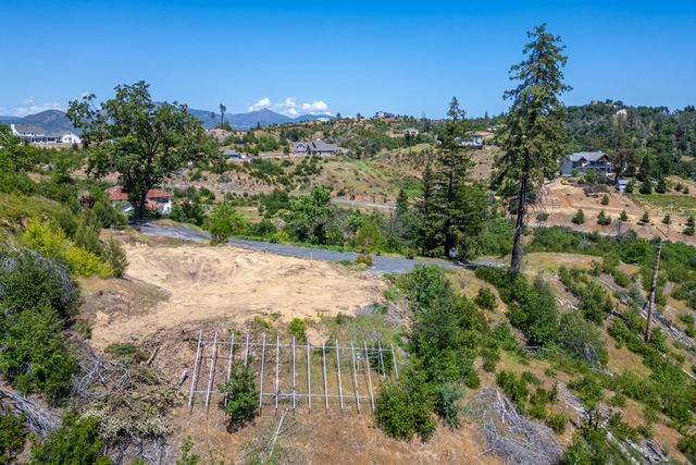 15691 Old Stage Coach Road, Redding, CA 96001