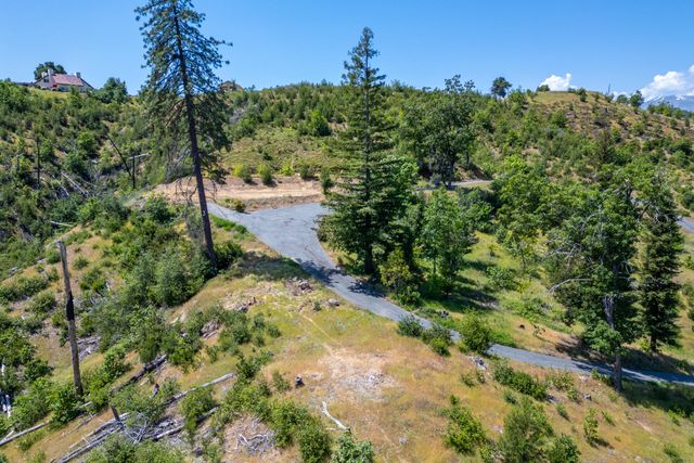 15691 Old Stage Coach Road, Redding, CA 96001