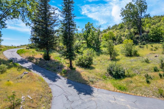 15691 Old Stage Coach Road, Redding, CA 96001