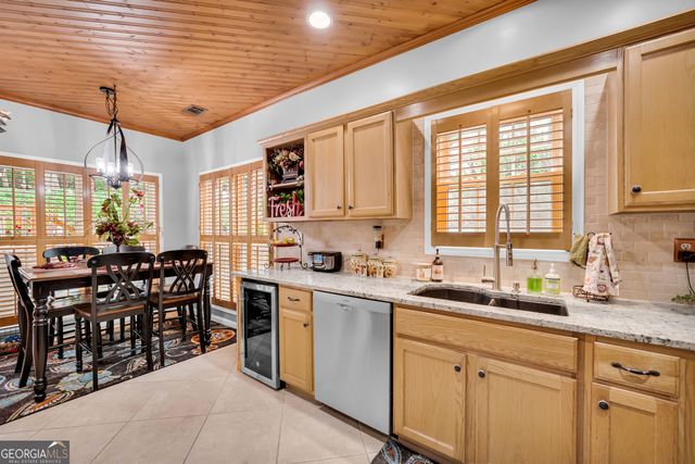 5724 Newberry Point Drive, Flowery Branch, GA 30542