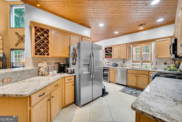 5724 Newberry Point Drive, Flowery Branch, GA 30542