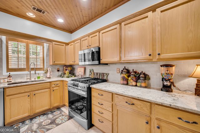 5724 Newberry Point Drive, Flowery Branch, GA 30542