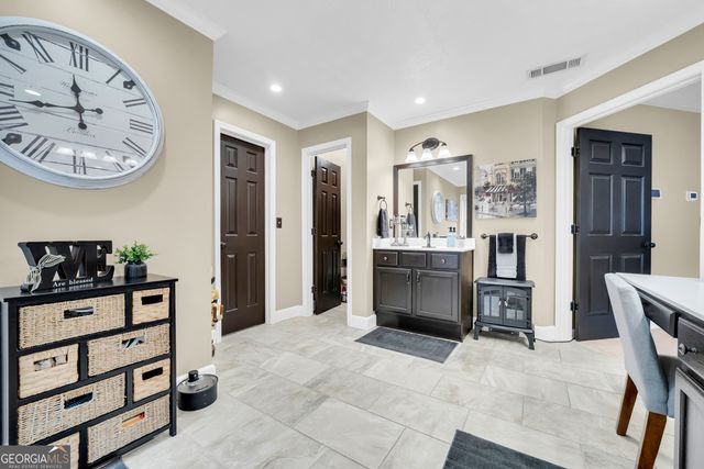 5724 Newberry Point Drive, Flowery Branch, GA 30542