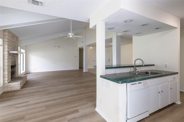 611 Lido ST, Lakeway, TX 78734