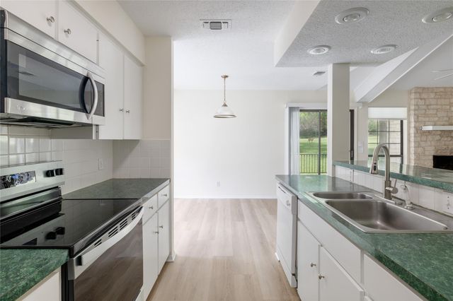 611 Lido ST, Lakeway, TX 78734