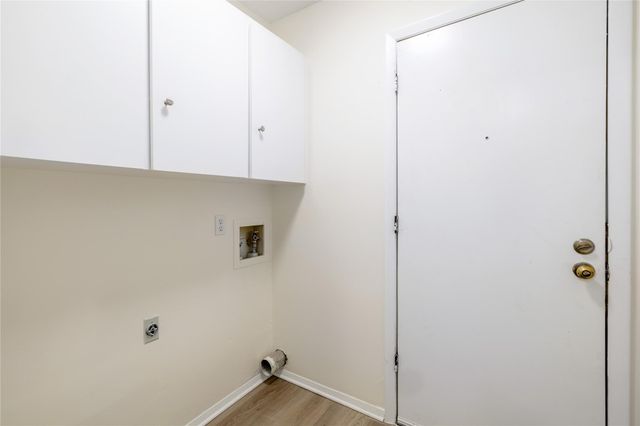 611 Lido ST, Lakeway, TX 78734