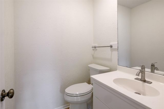 611 Lido ST, Lakeway, TX 78734