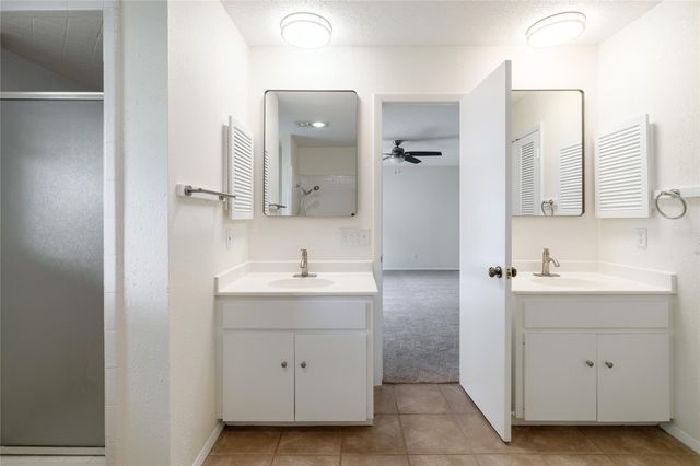611 Lido ST, Lakeway, TX 78734