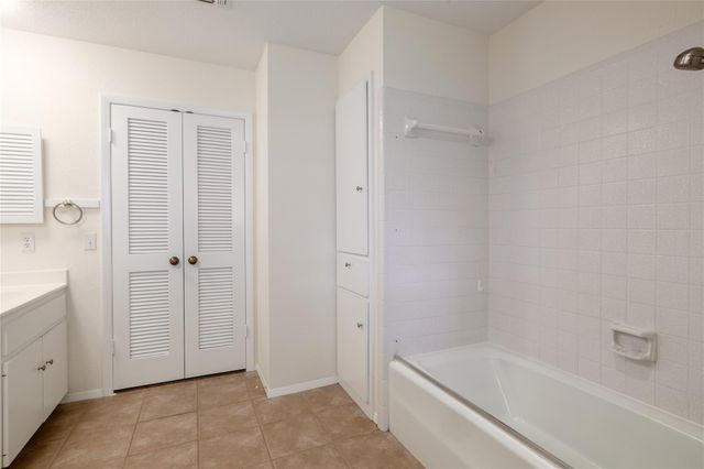 611 Lido ST, Lakeway, TX 78734