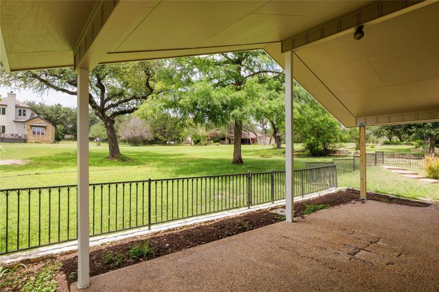 611 Lido ST, Lakeway, TX 78734