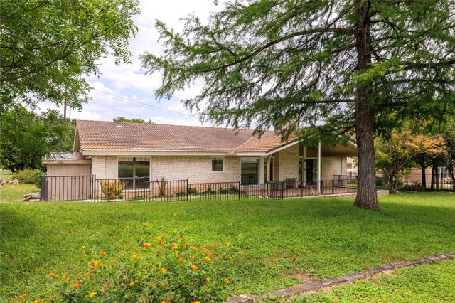 611 Lido ST, Lakeway, TX 78734