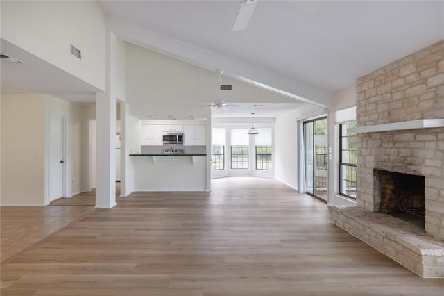 611 Lido ST, Lakeway, TX 78734