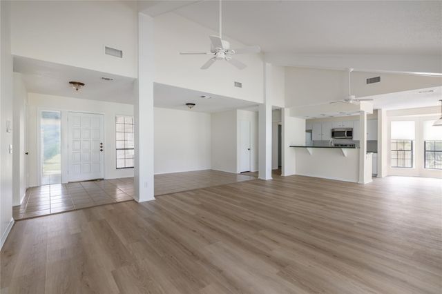 611 Lido ST, Lakeway, TX 78734