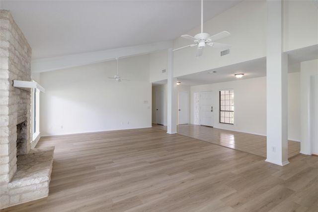611 Lido ST, Lakeway, TX 78734