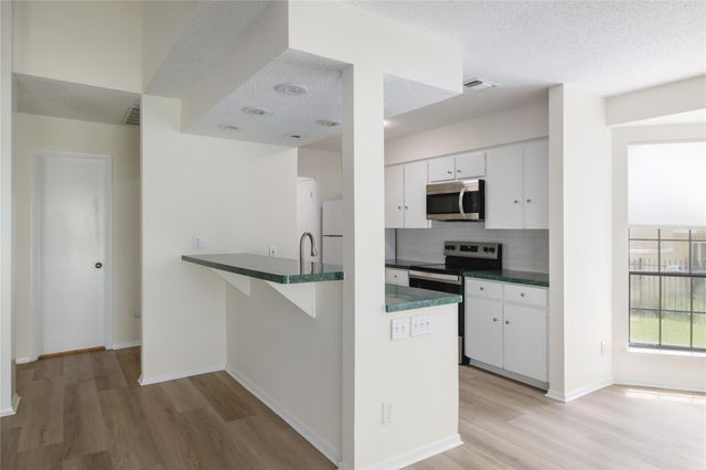 611 Lido ST, Lakeway, TX 78734