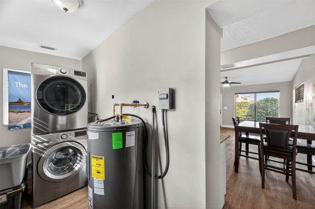 831 WOODLAWN STREET, Clearwater, FL 33756