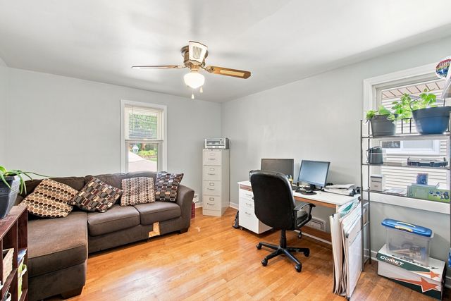 121 S Commonwealth Avenue, Elgin, IL 60123