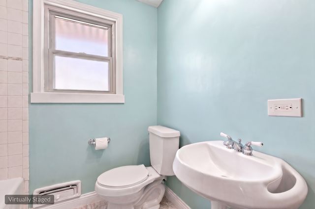 121 S Commonwealth Avenue, Elgin, IL 60123