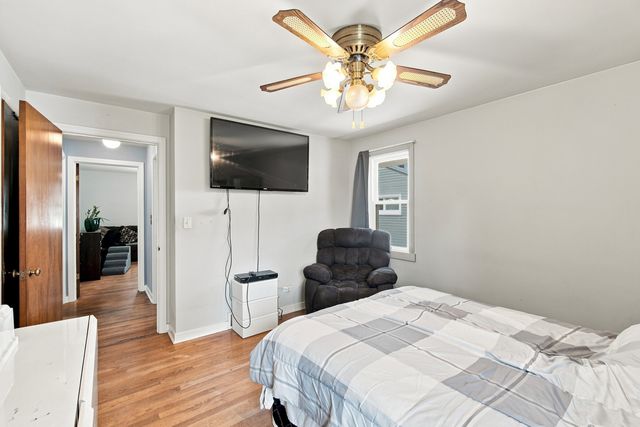 121 S Commonwealth Avenue, Elgin, IL 60123