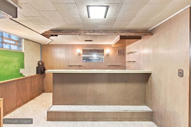 121 S Commonwealth Avenue, Elgin, IL 60123