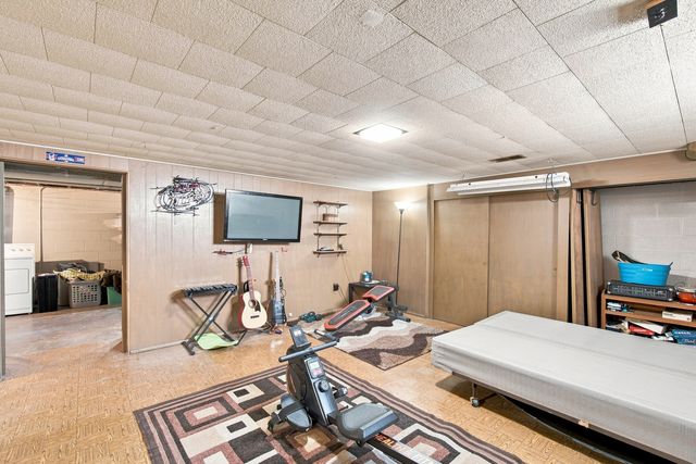 121 S Commonwealth Avenue, Elgin, IL 60123