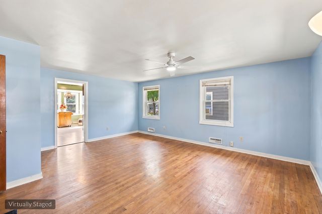 121 S Commonwealth Avenue, Elgin, IL 60123